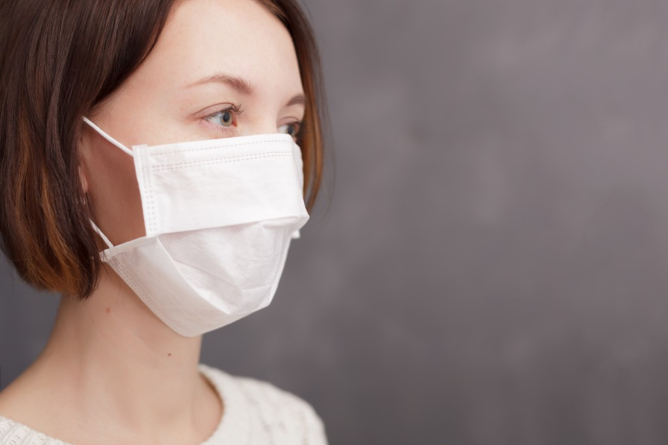 The Right Way to Put on Your Surgical Mask